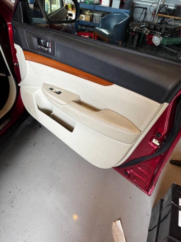 Subaru Outback 4dr Wgn H6 Auto 3.6R Limited 2014