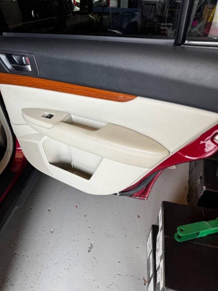 Subaru Outback 4dr Wgn H6 Auto 3.6R Limited 2014