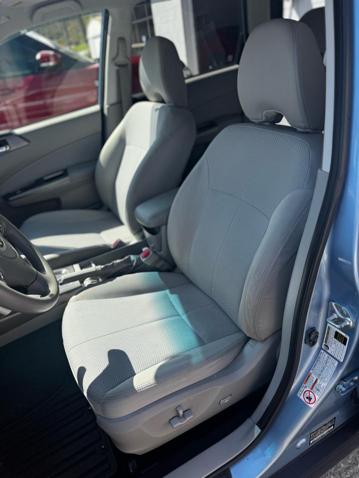 Subaru Forester 2.5X Premium 2012