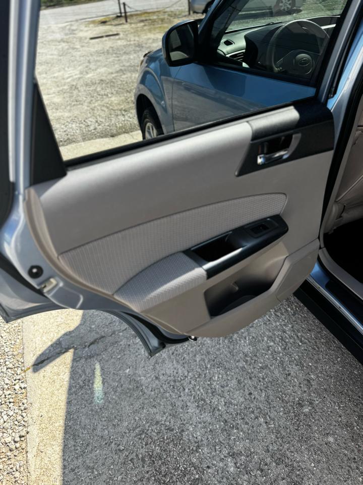 Subaru Forester 2.5X Premium 2012