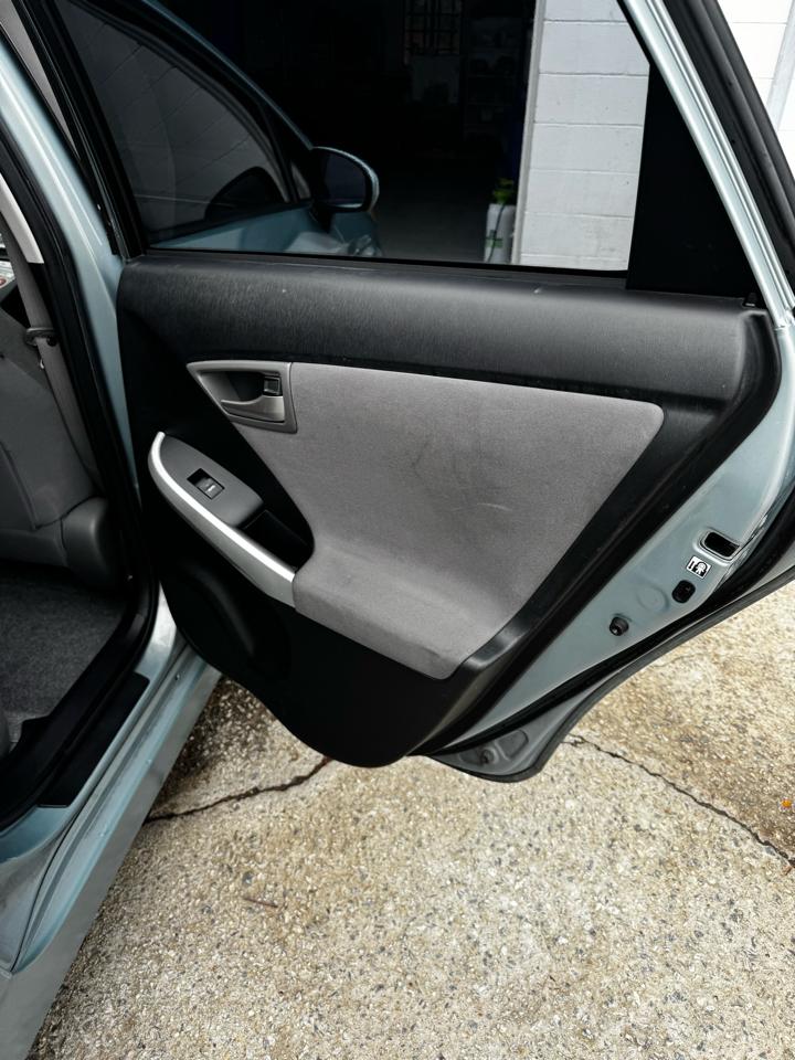 Toyota Prius Prius V 2012