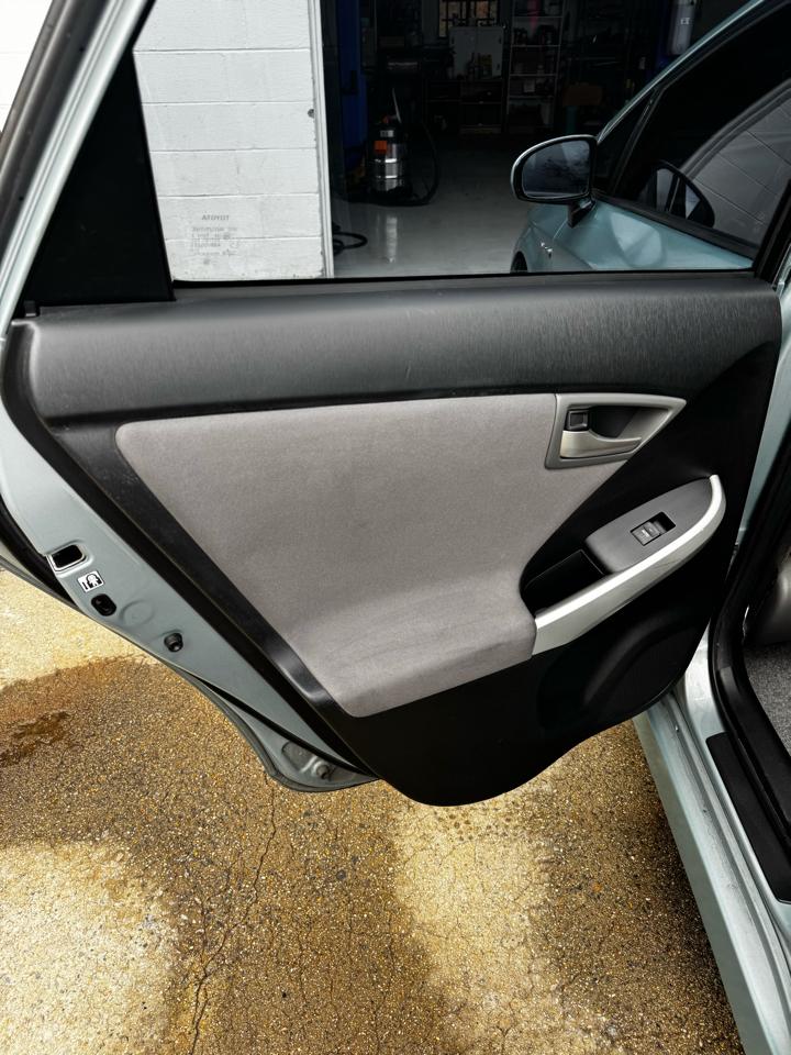 Toyota Prius Prius V 2012