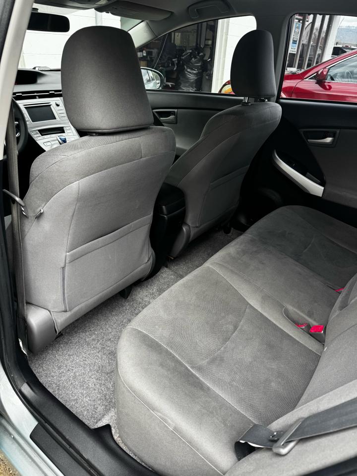 Toyota Prius Prius V 2012