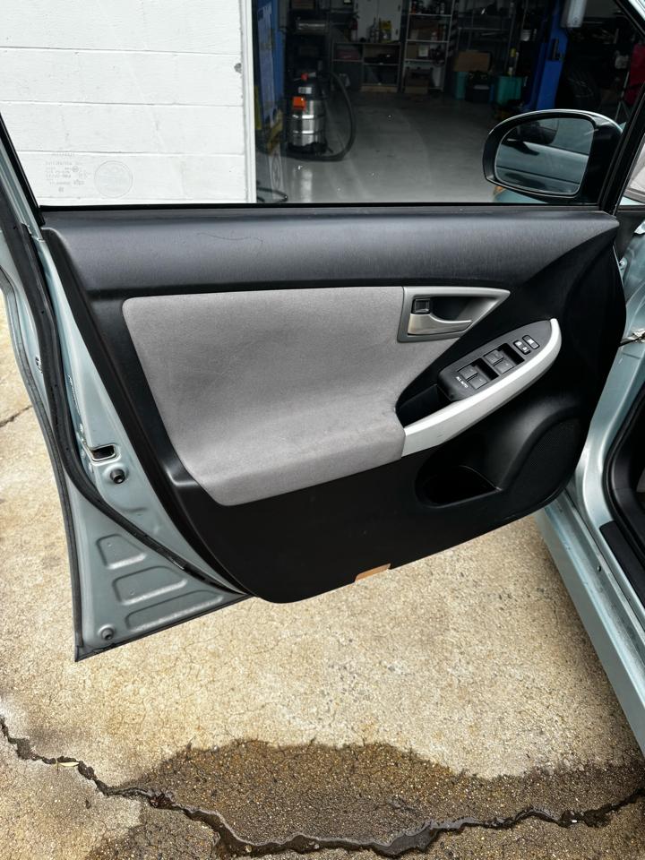 Toyota Prius Prius V 2012