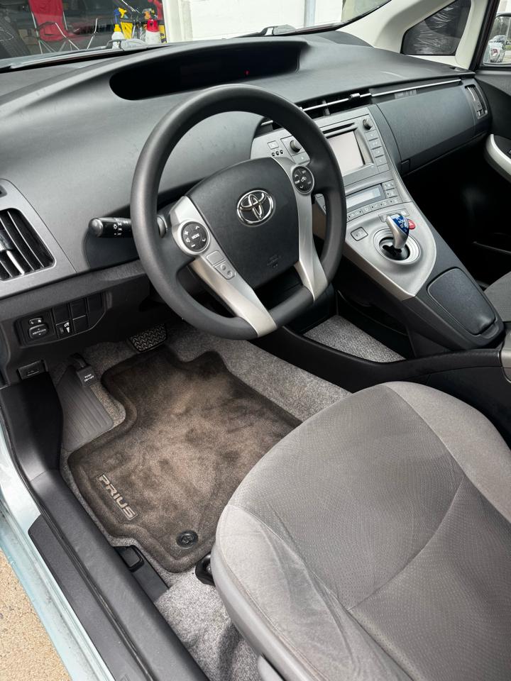 Toyota Prius Prius V 2012
