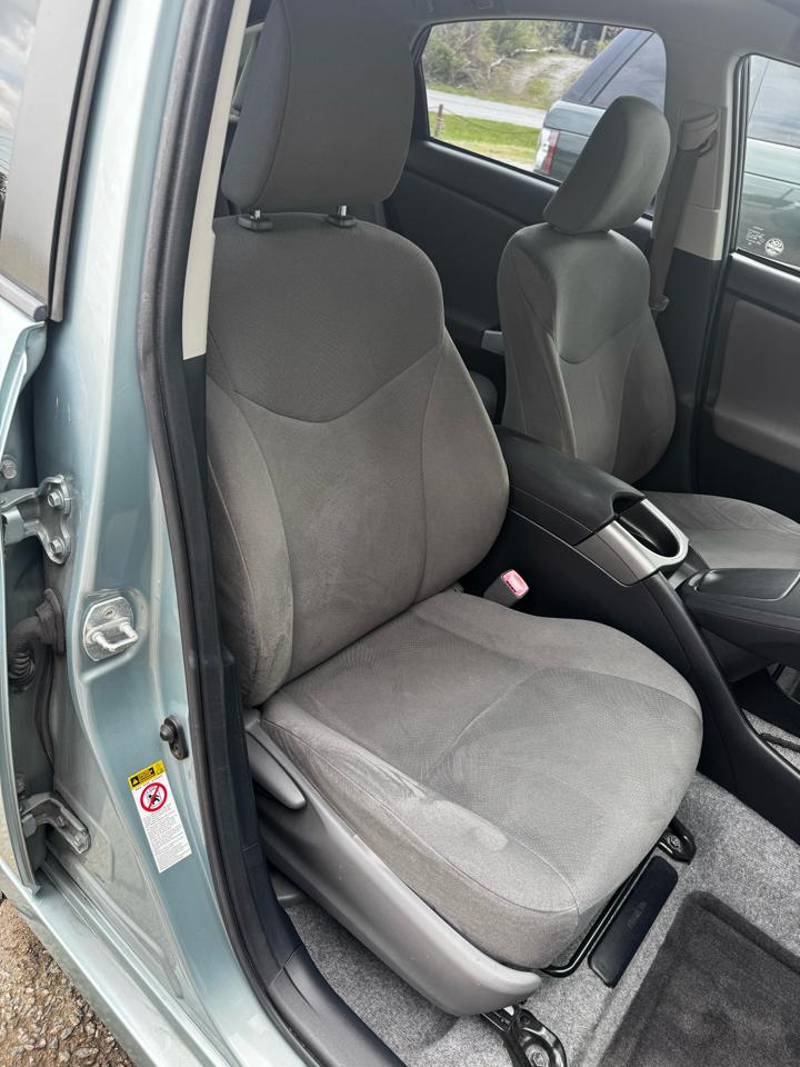 Toyota Prius Prius V 2012