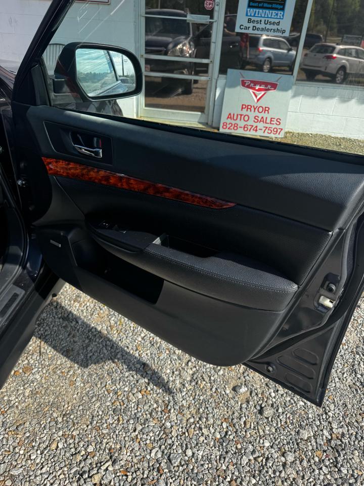 Subaru Outback 2.5i Limited 2012