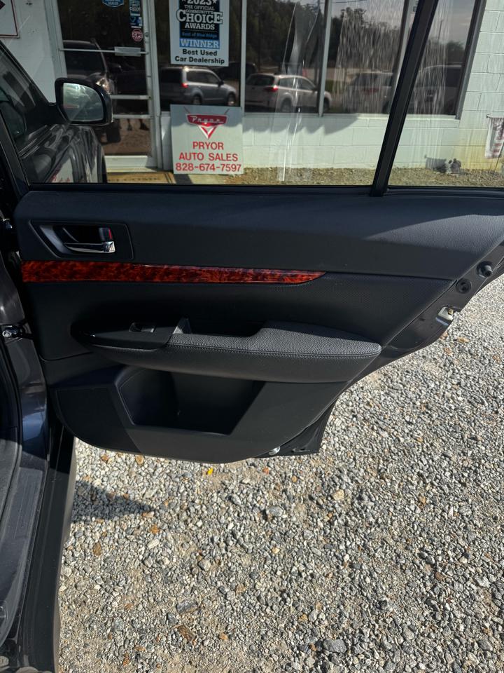 Subaru Outback 2.5i Limited 2012