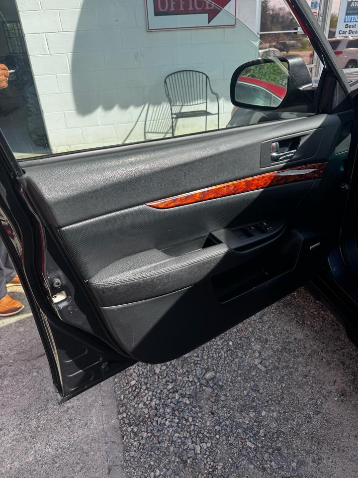 Subaru Outback 2.5i Limited 2012