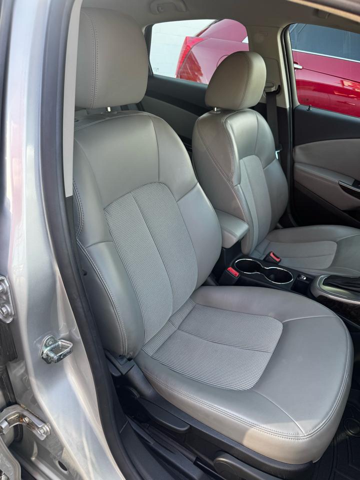 Buick Verano Base 2012