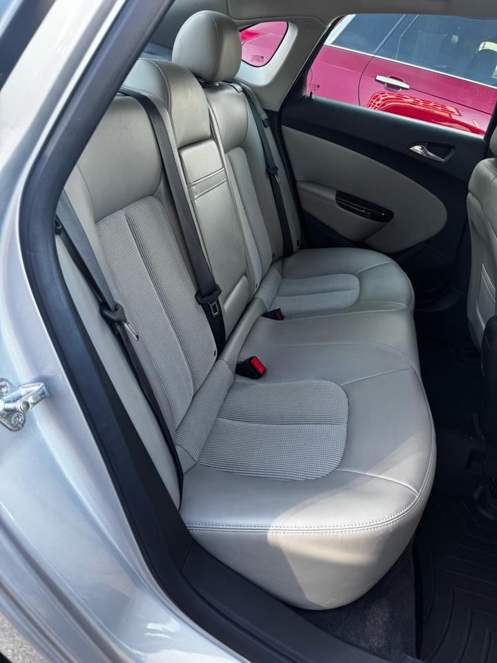 Buick Verano Base 2012