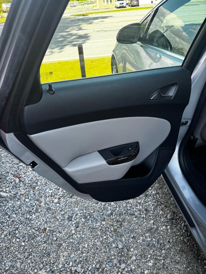 Buick Verano Base 2012