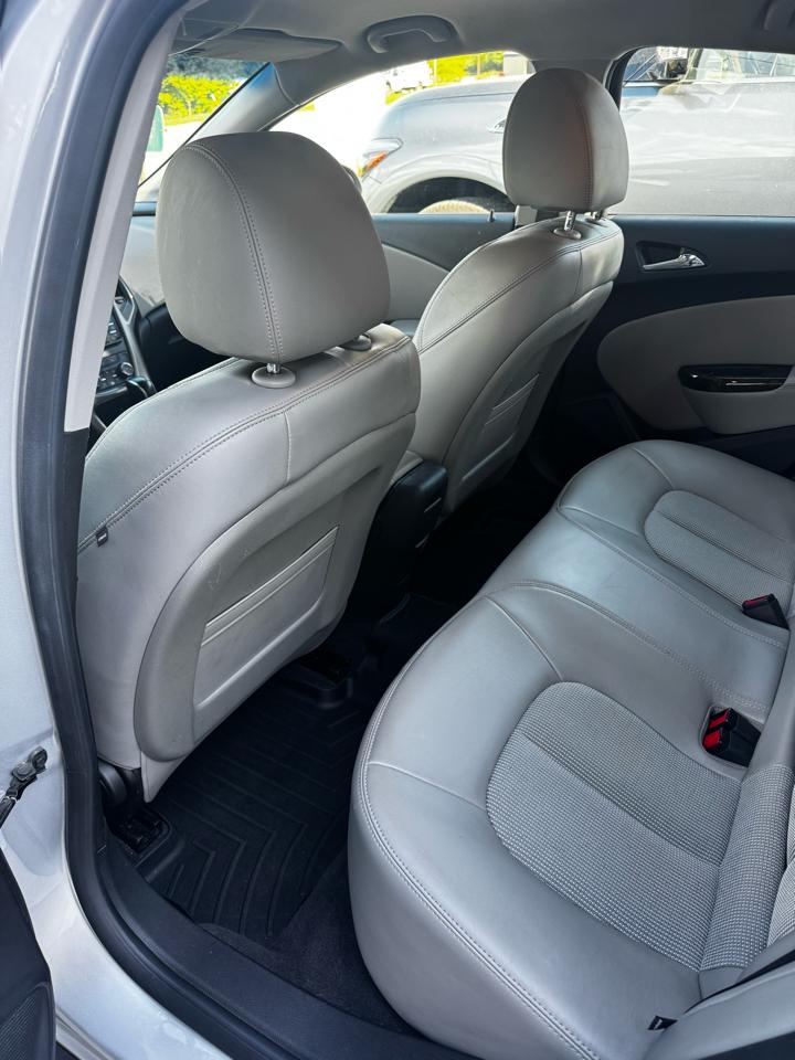 Buick Verano Base 2012