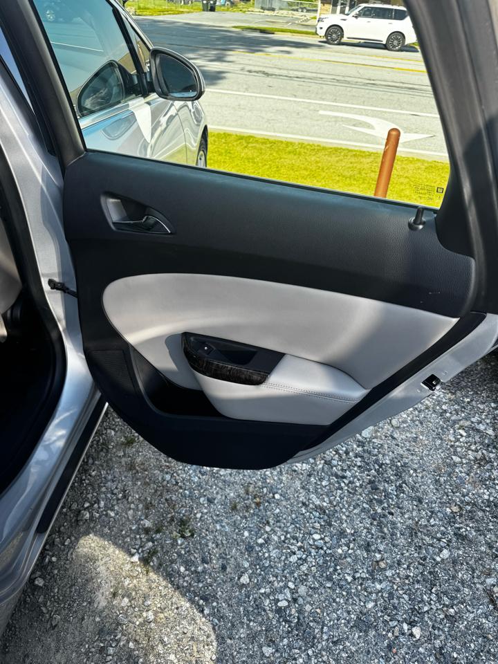 Buick Verano Base 2012