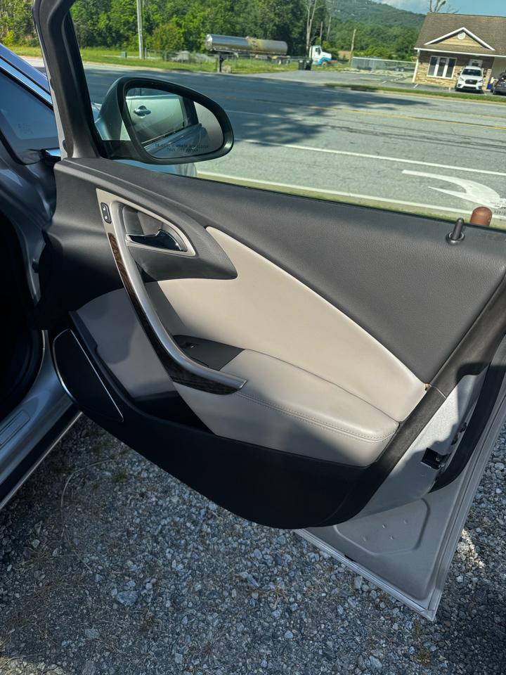 Buick Verano Base 2012