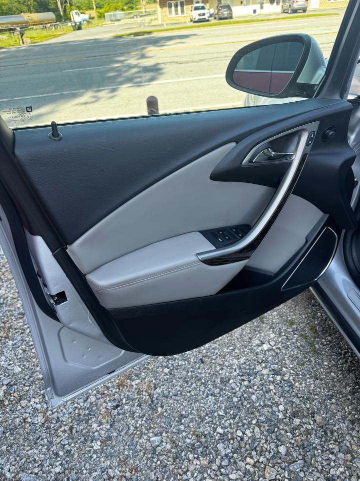 Buick Verano Base 2012