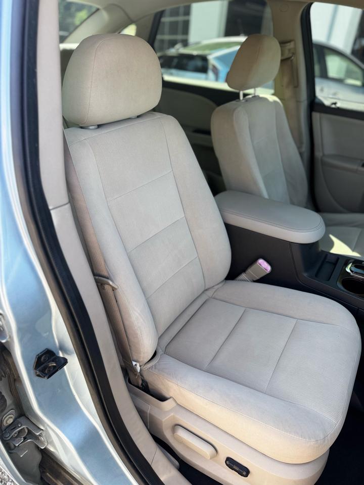 Ford Taurus SE FWD 2009
