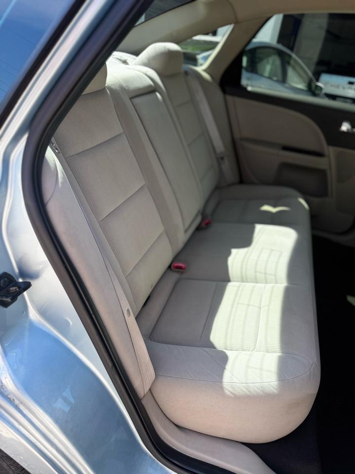 Ford Taurus SE FWD 2009