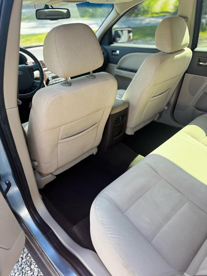 Ford Taurus SE FWD 2009