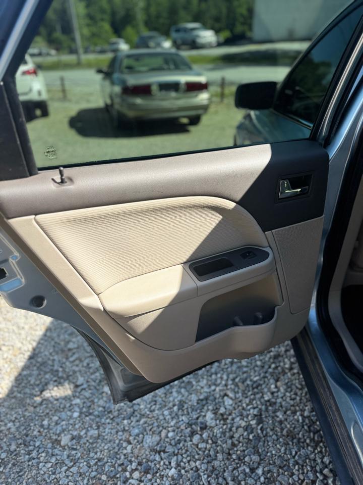 Ford Taurus SE FWD 2009