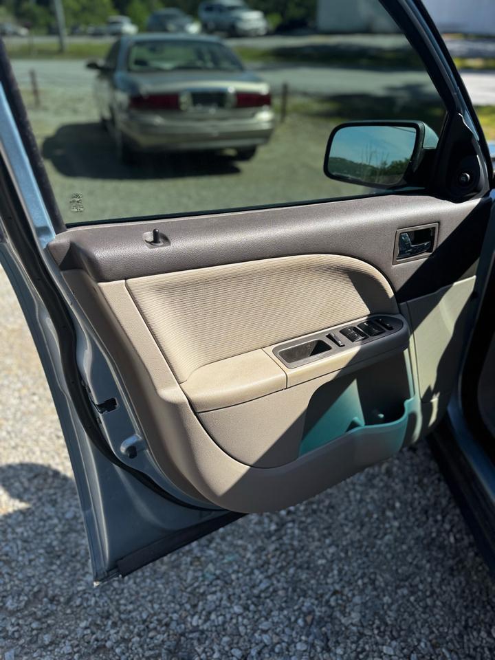 Ford Taurus SE FWD 2009