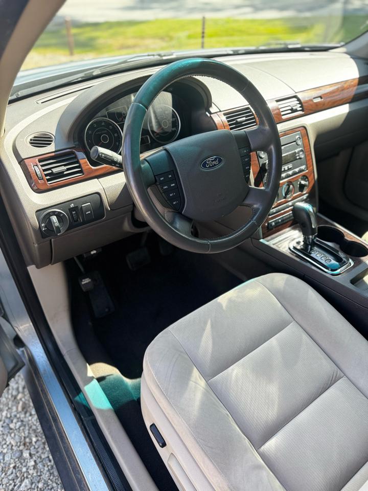 Ford Taurus SE FWD 2009