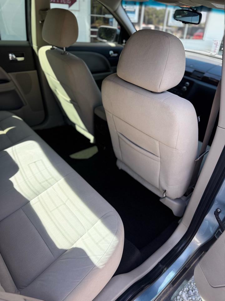 Ford Taurus SE FWD 2009