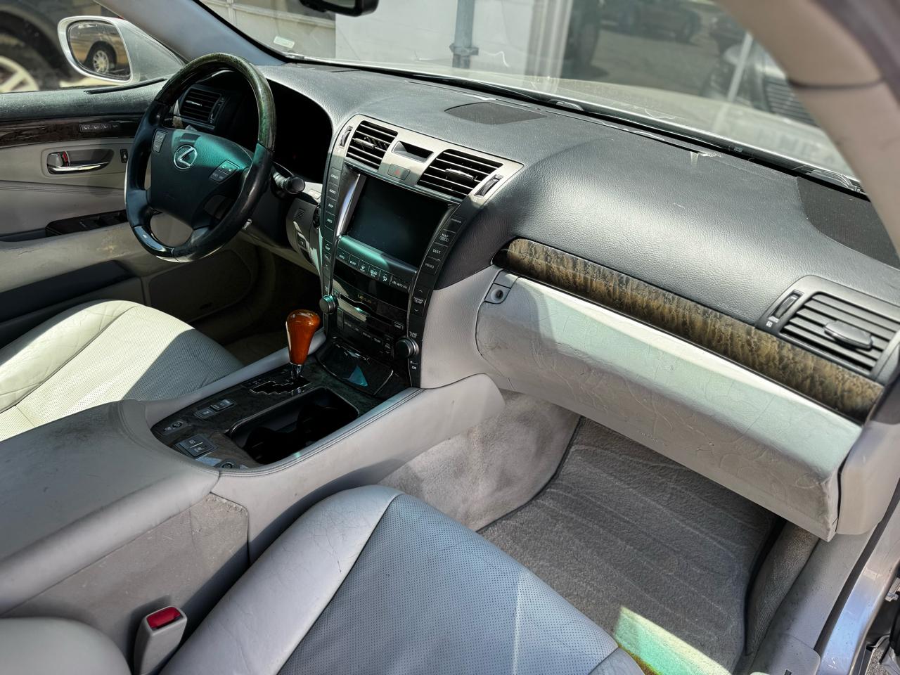 Lexus LS 460 Luxury Sedan 2007