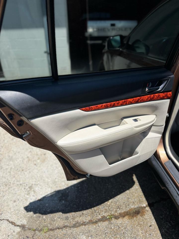 Subaru Outback 2.5i Limited 2012