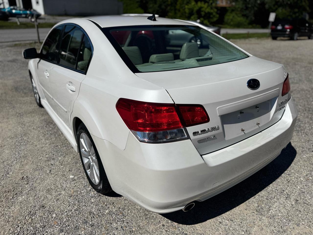 Subaru Legacy 3.6R Limited 2011