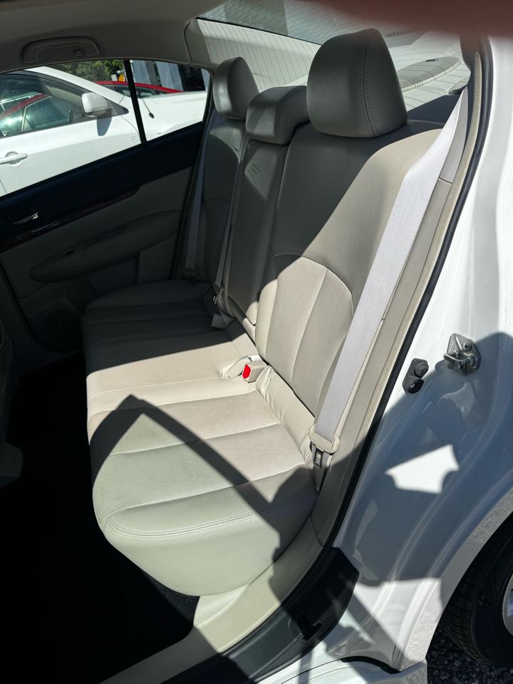 Subaru Legacy 3.6R Limited 2011