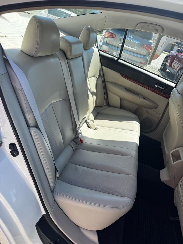 Subaru Legacy 3.6R Limited 2011