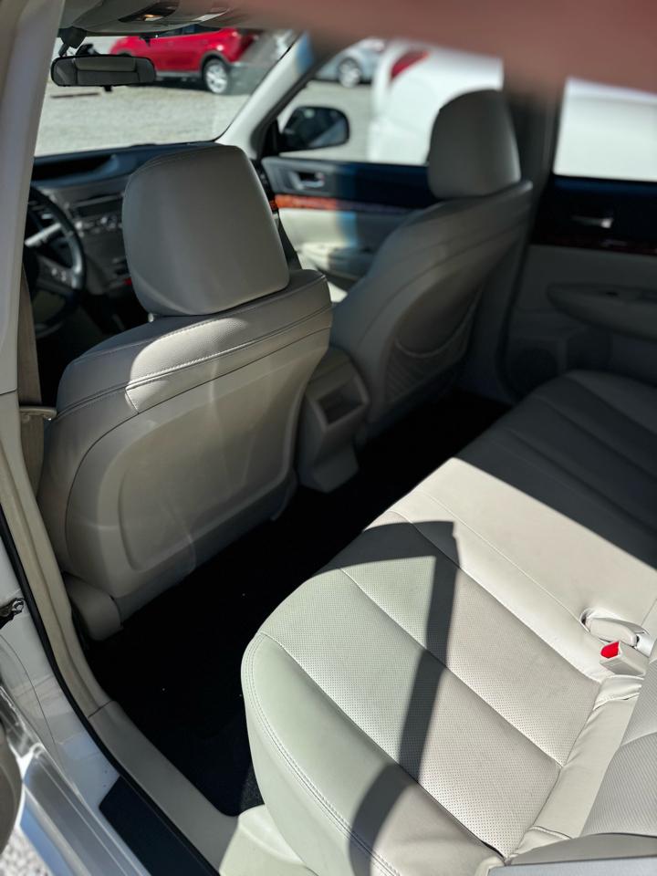 Subaru Legacy 3.6R Limited 2011
