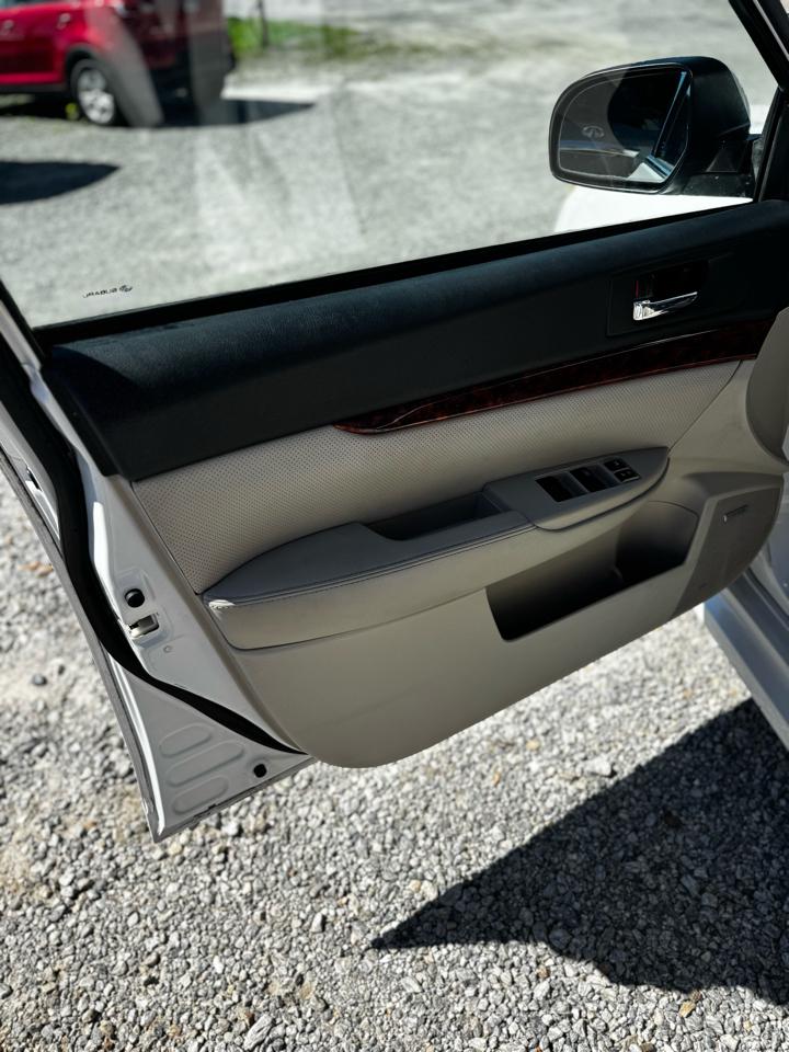 Subaru Legacy 3.6R Limited 2011