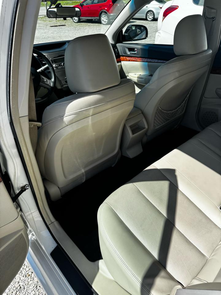 Subaru Legacy 3.6R Limited 2011