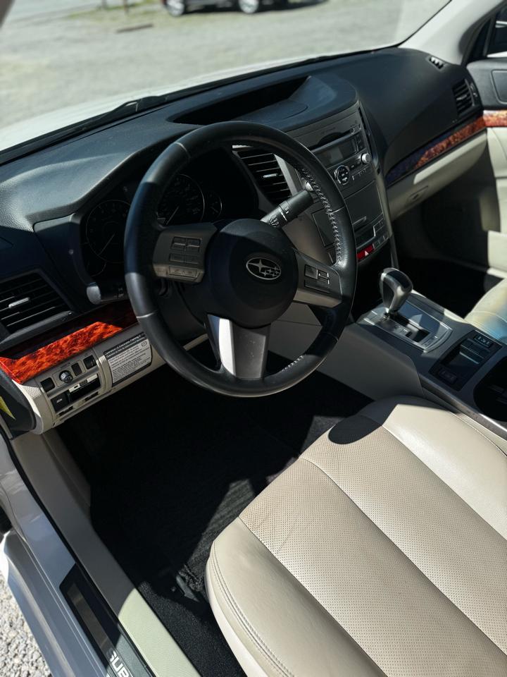 Subaru Legacy 3.6R Limited 2011
