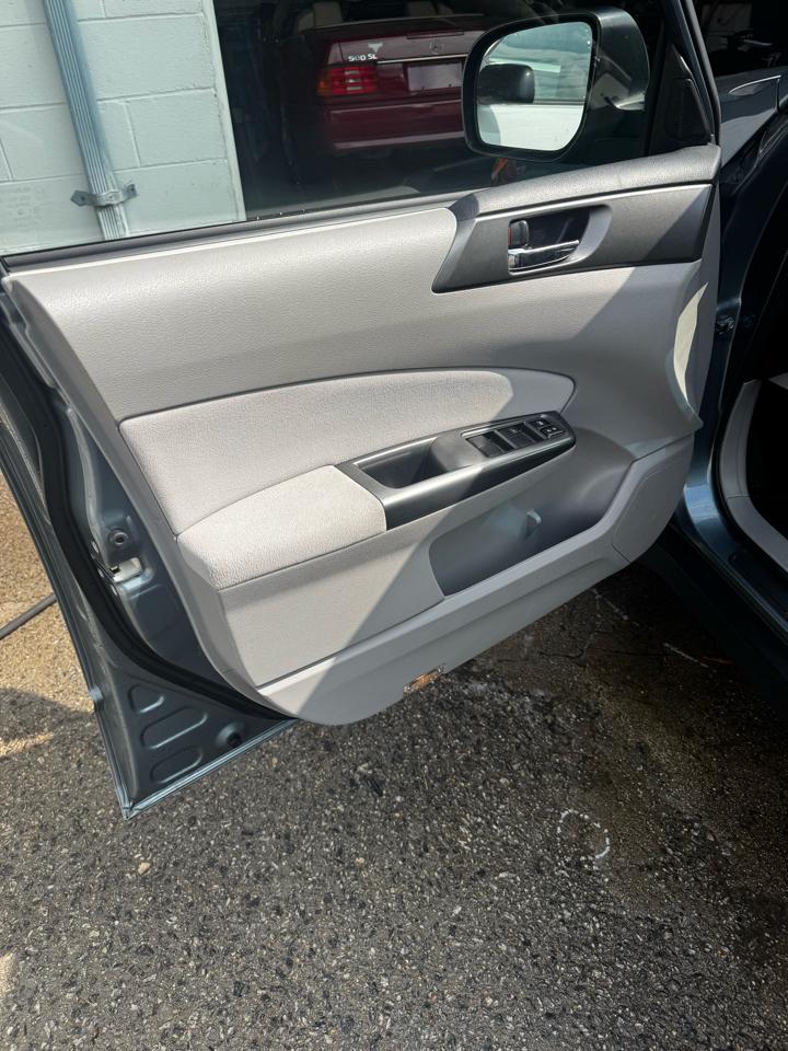 Subaru Forester 2.5X Limited 2011