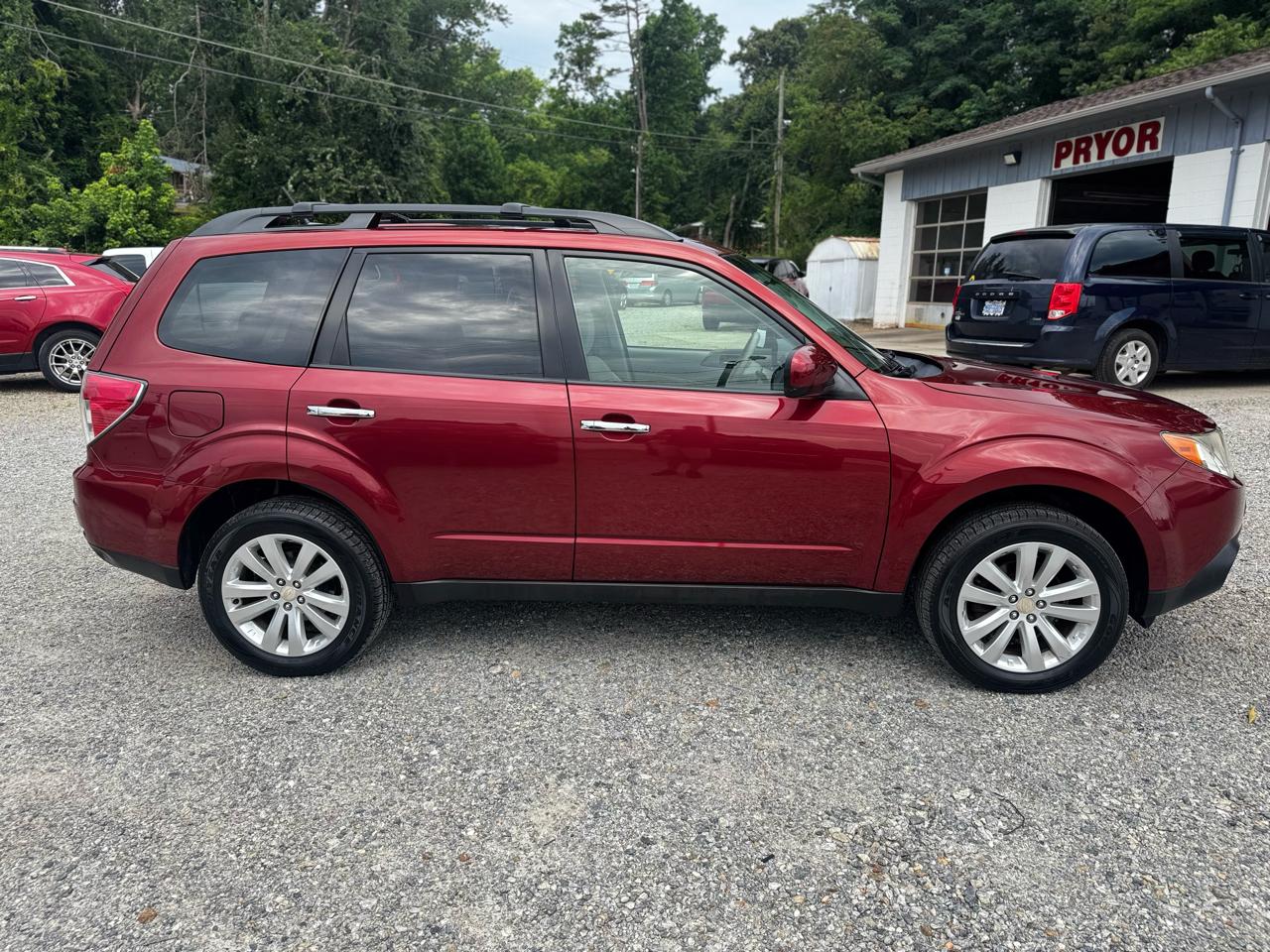 Subaru Forester 2.5X Premium 2011