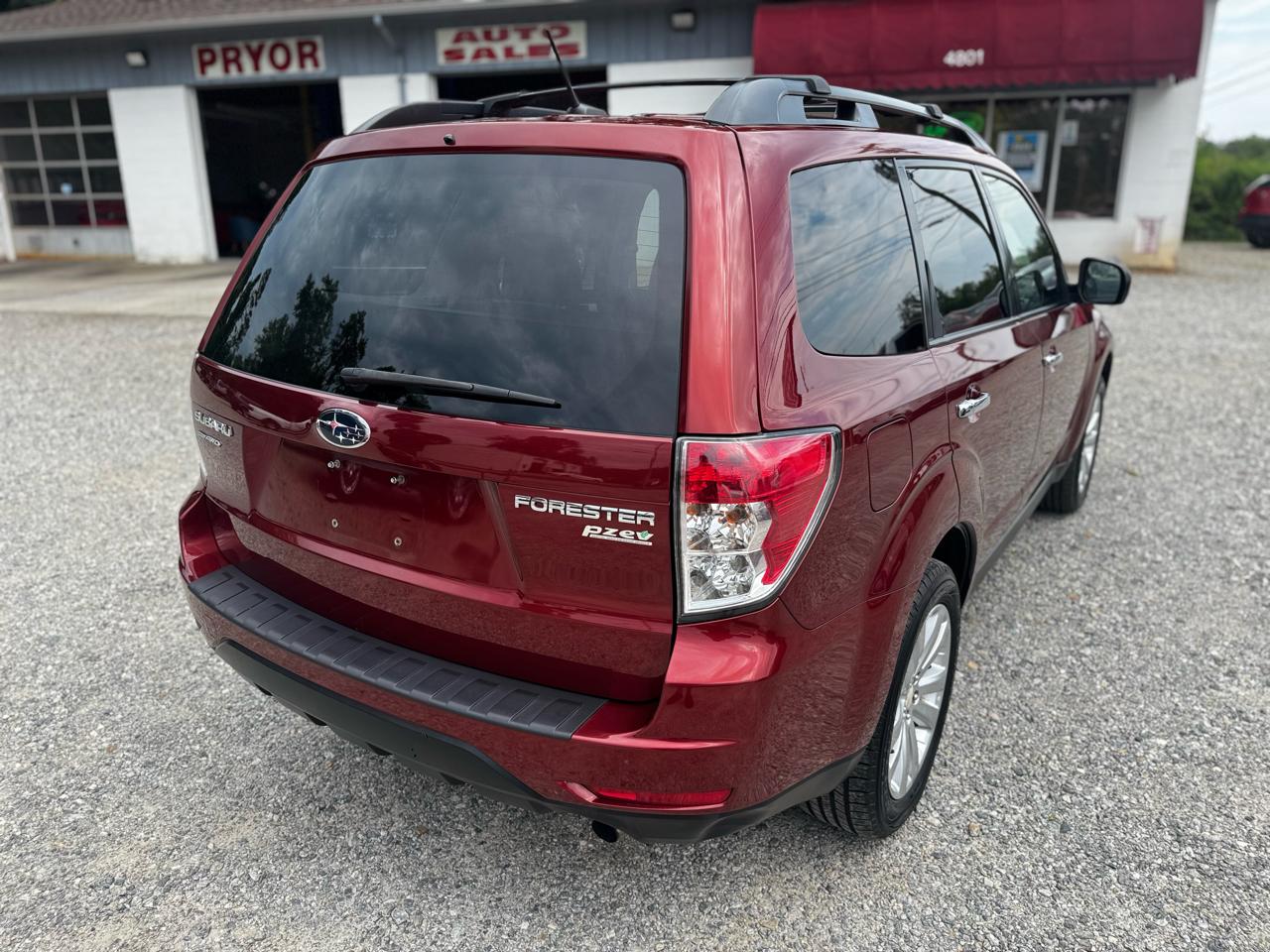Subaru Forester 2.5X Premium 2011