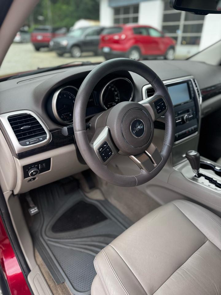 Jeep Grand Cherokee Laredo 4WD 2012