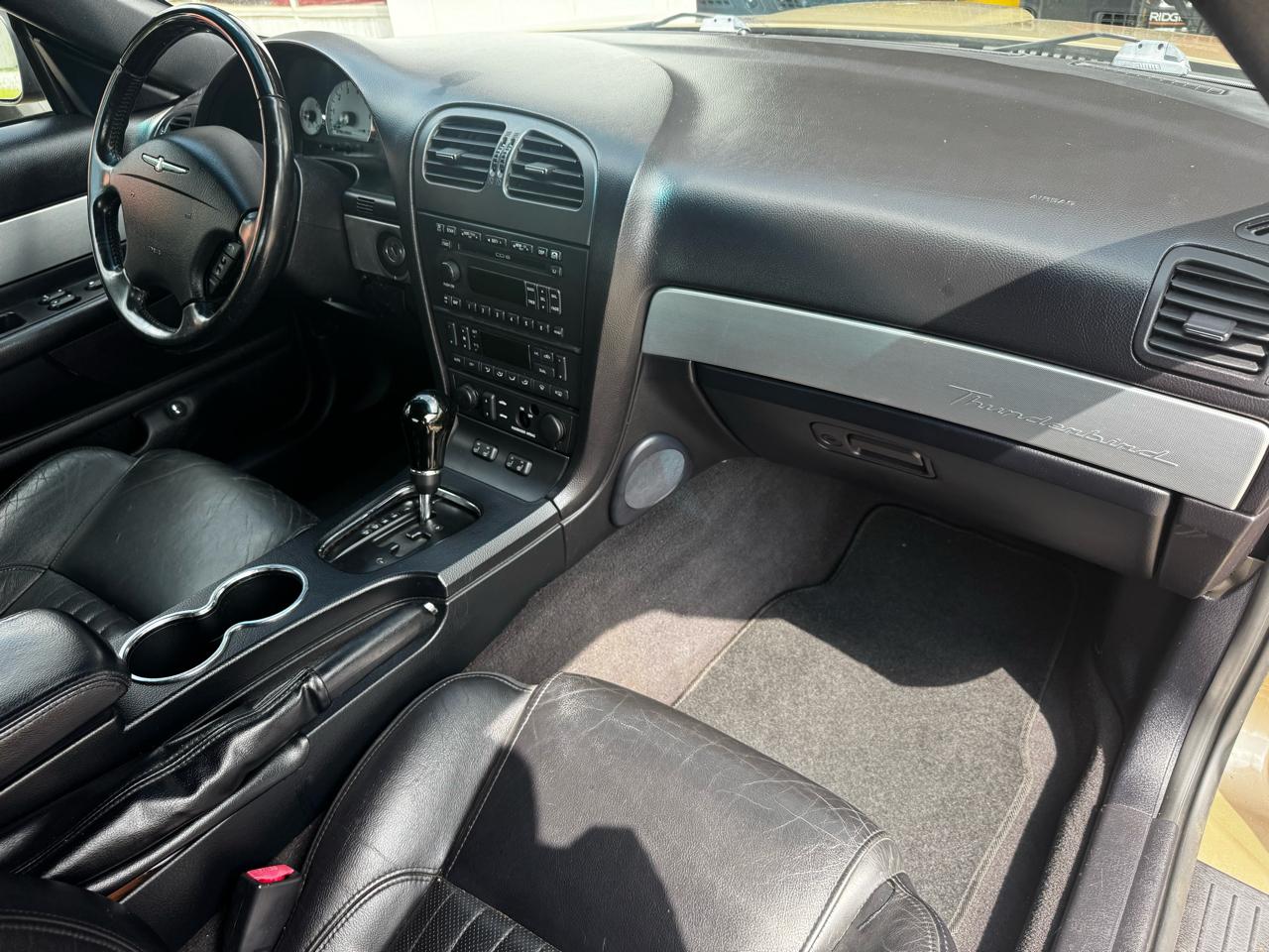 Ford Thunderbird Deluxe 2005