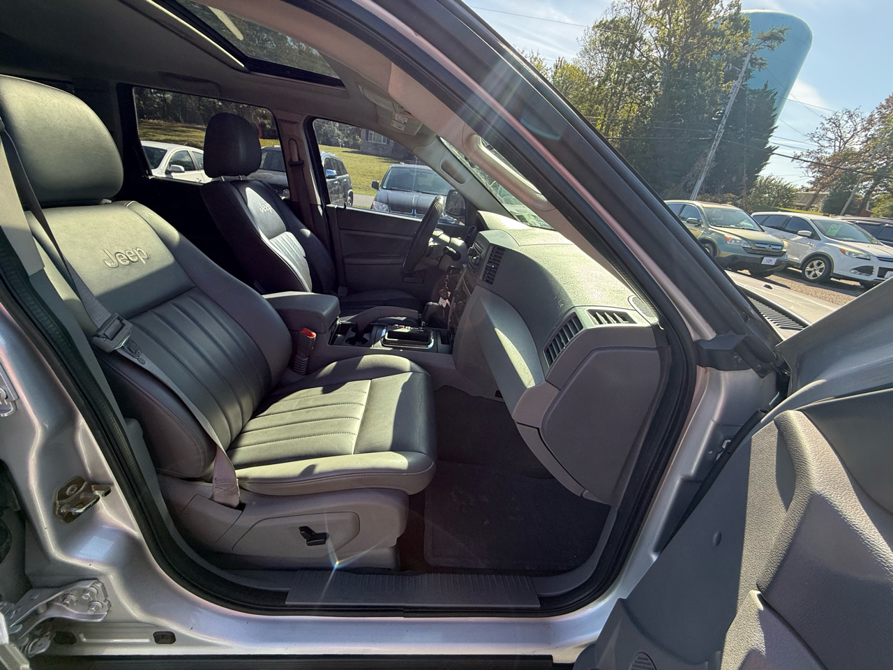 2006 Jeep Grand Cherokee Laredo photo 28