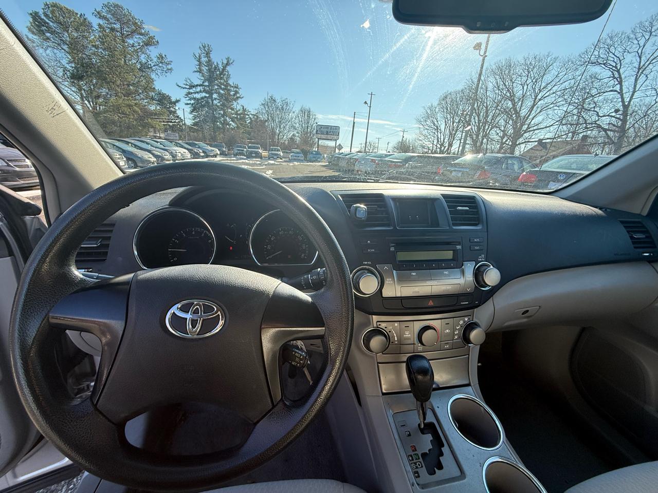 Toyota Highlander Base 2WD 2009