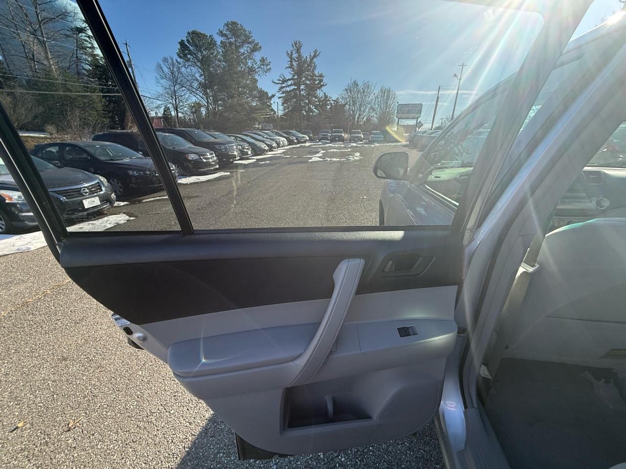 Toyota Highlander Base 2WD 2009