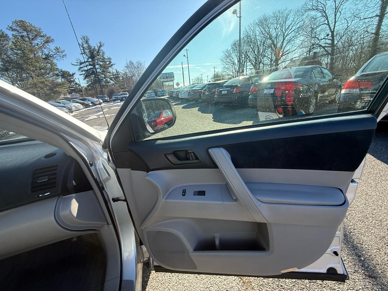 Toyota Highlander Base 2WD 2009