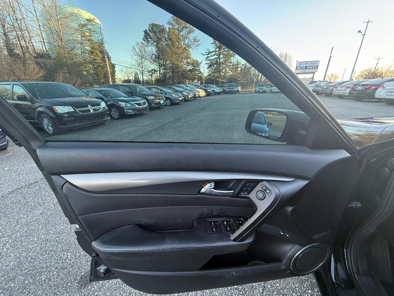 Acura TL 6-Speed AT with Tech Package and 18-In. WP 2012