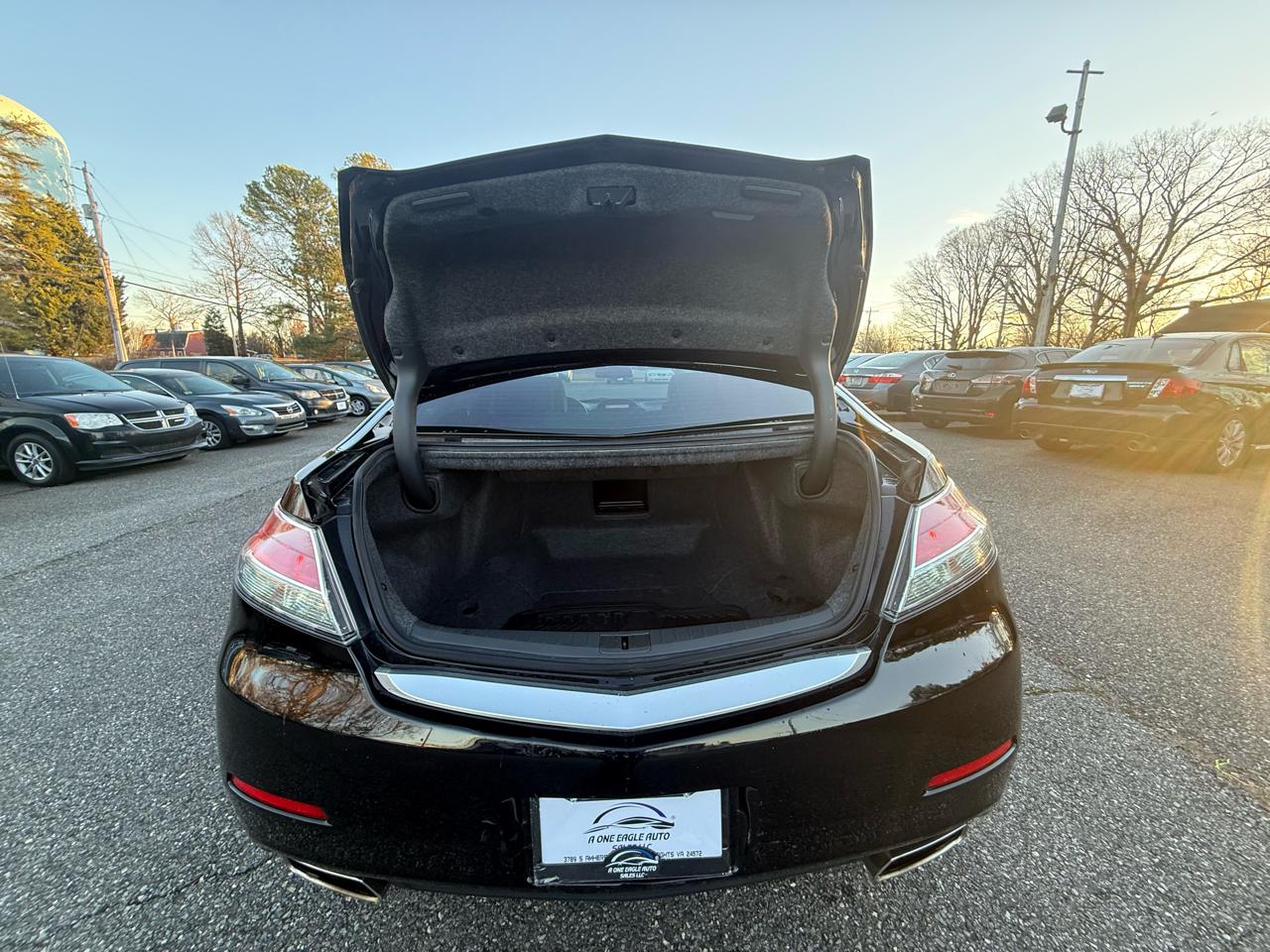 Acura TL 6-Speed AT with Tech Package and 18-In. WP 2012