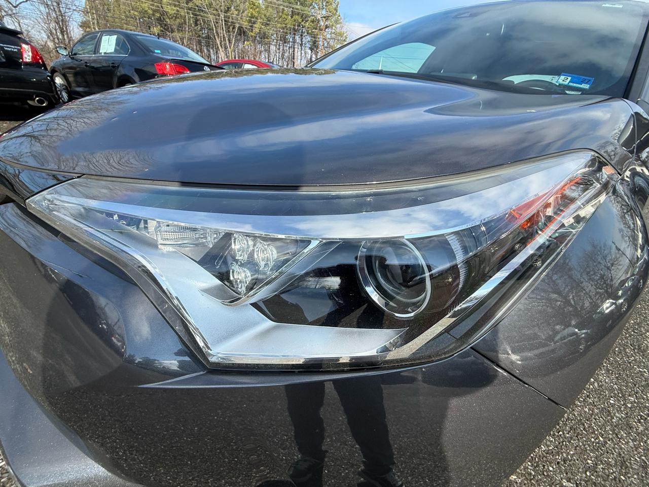 Toyota C-HR XLE 4D SUV 2019