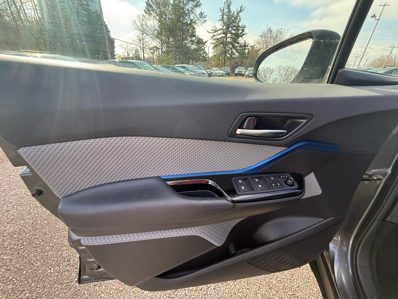 Toyota C-HR XLE 4D SUV 2019