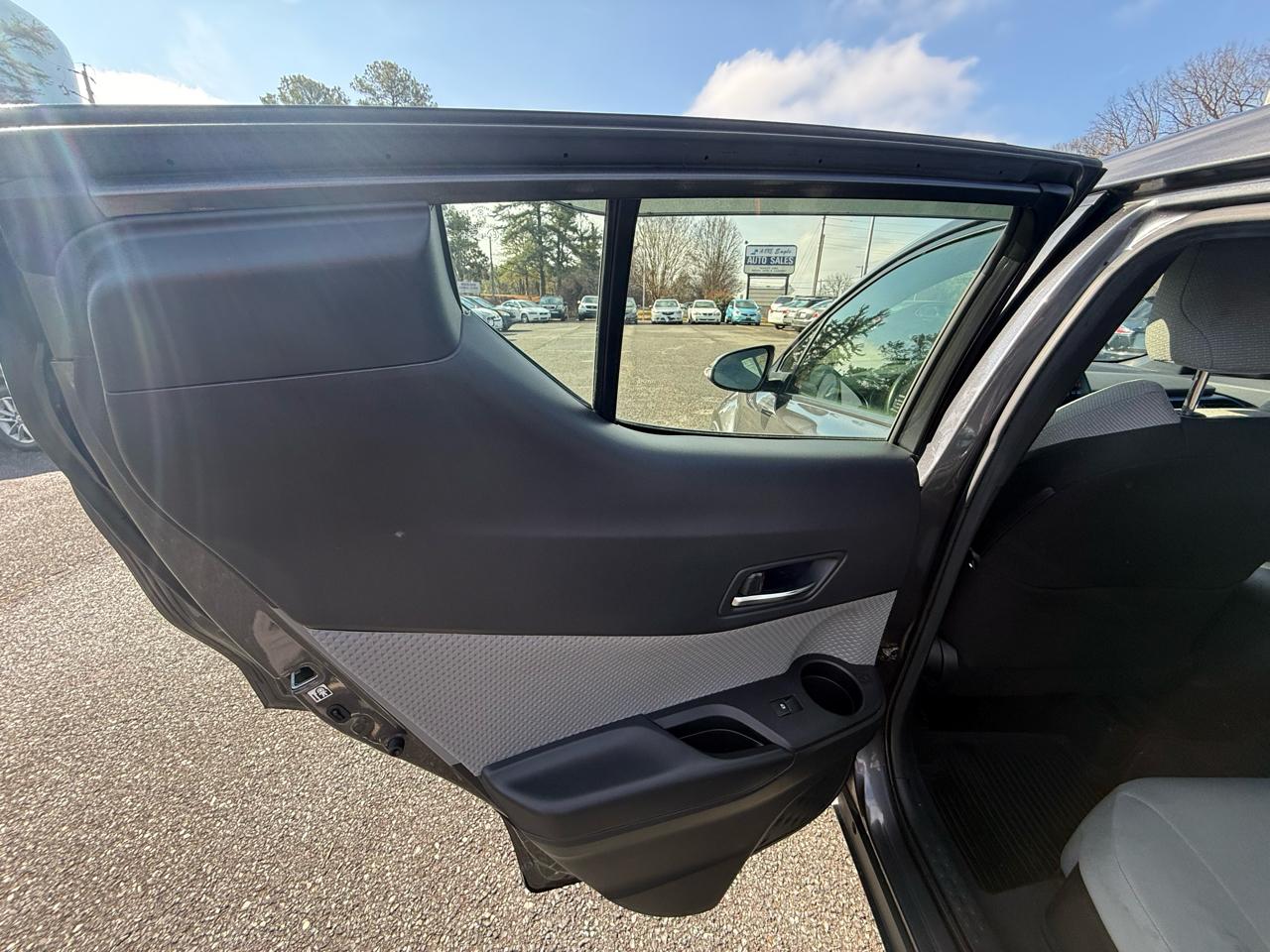 Toyota C-HR XLE 4D SUV 2019